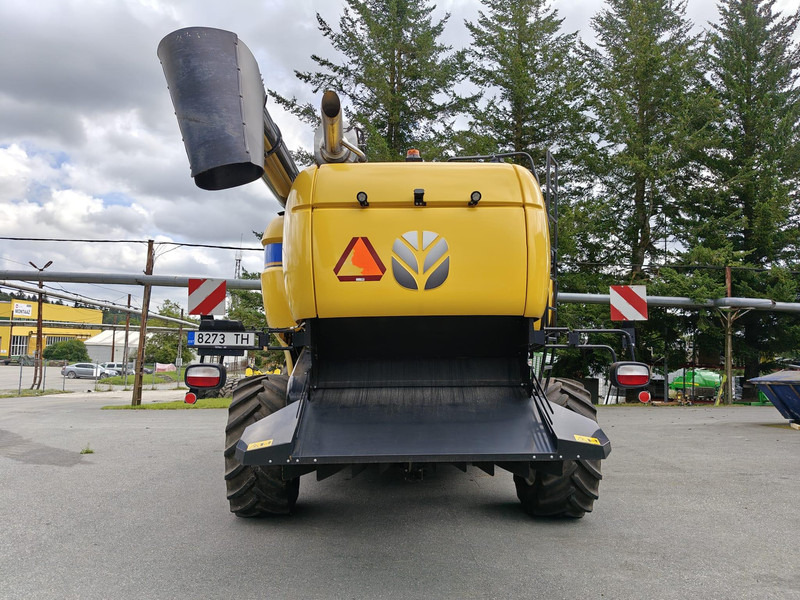 New Holland CX 8.90 - Combine harvester: picture 4 New Holland CX 8.90 - Combine harvester: picture 4