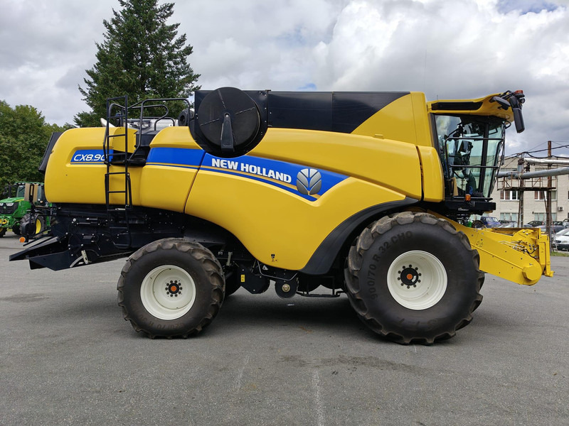 New Holland CX 8.90 - Combine harvester: picture 2 New Holland CX 8.90 - Combine harvester: picture 2