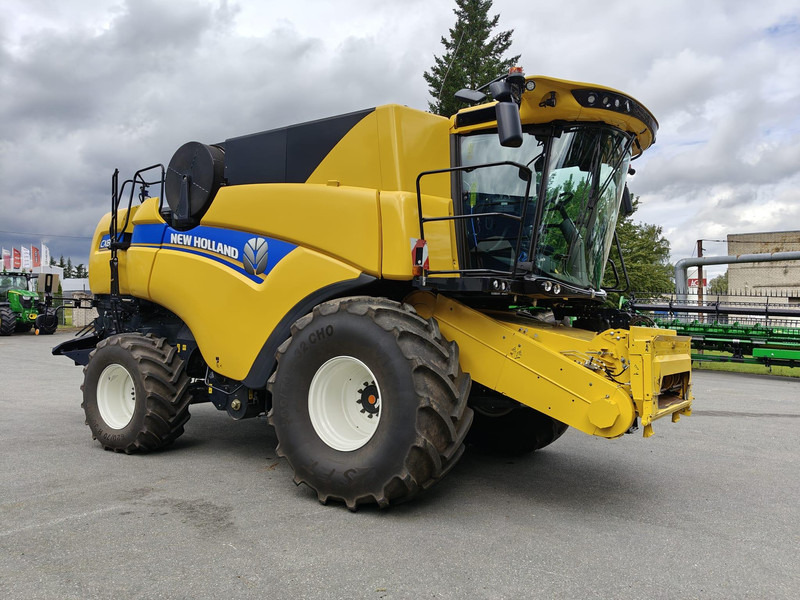 New Holland CX 8.90 - Combine harvester: picture 1 New Holland CX 8.90 - Combine harvester: picture 1
