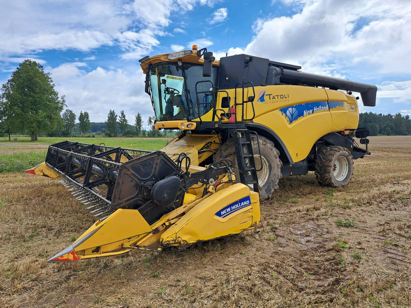 New Holland CX 8080 - Combine harvester: picture 2 New Holland CX 8080 - Combine harvester: picture 2