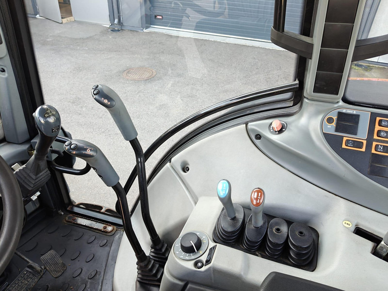 Farm tractor Valtra N101: picture 10
