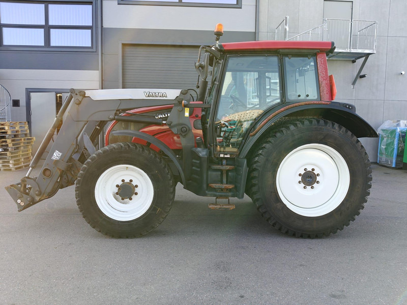 Valtra N101 - Farm tractor: picture 2 Valtra N101 - Farm tractor: picture 2