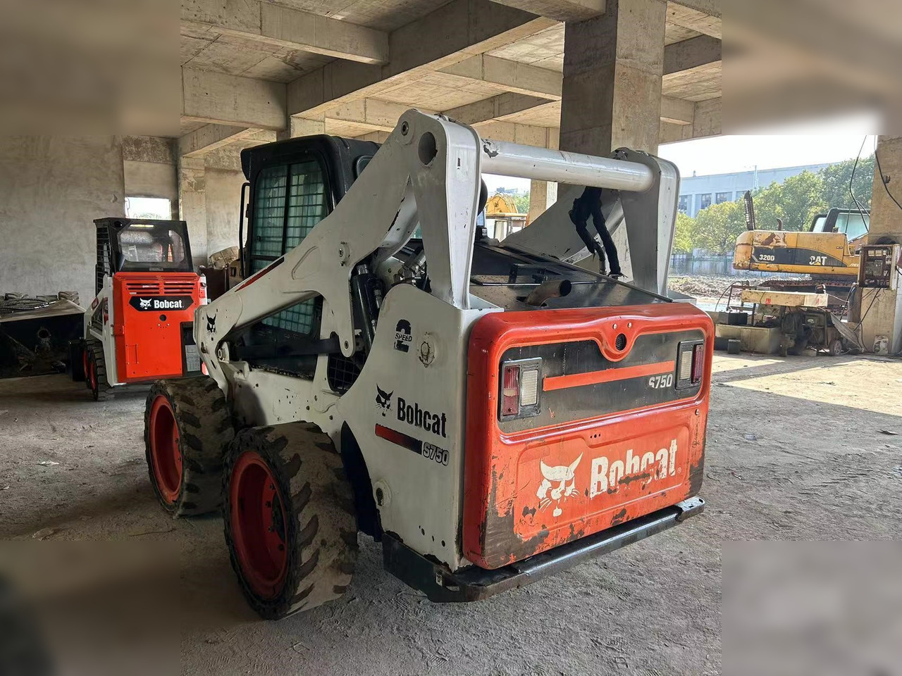 BOBCAT S750 - Skid steer loader: picture 2 BOBCAT S750 - Skid steer loader: picture 2