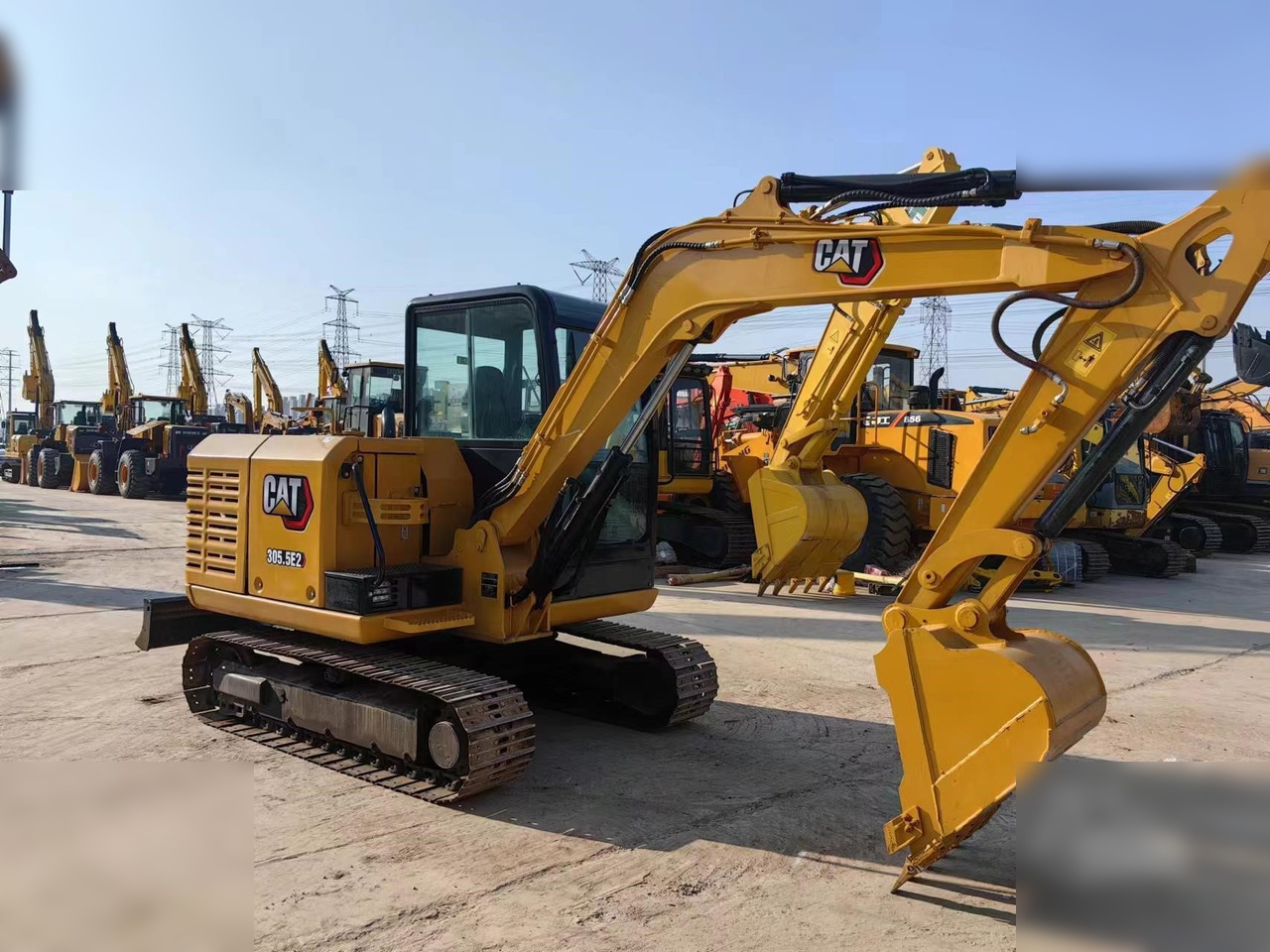 CATERPILLAR 305.5E2 - Mini excavator: picture 1 CATERPILLAR 305.5E2 - Mini excavator: picture 1