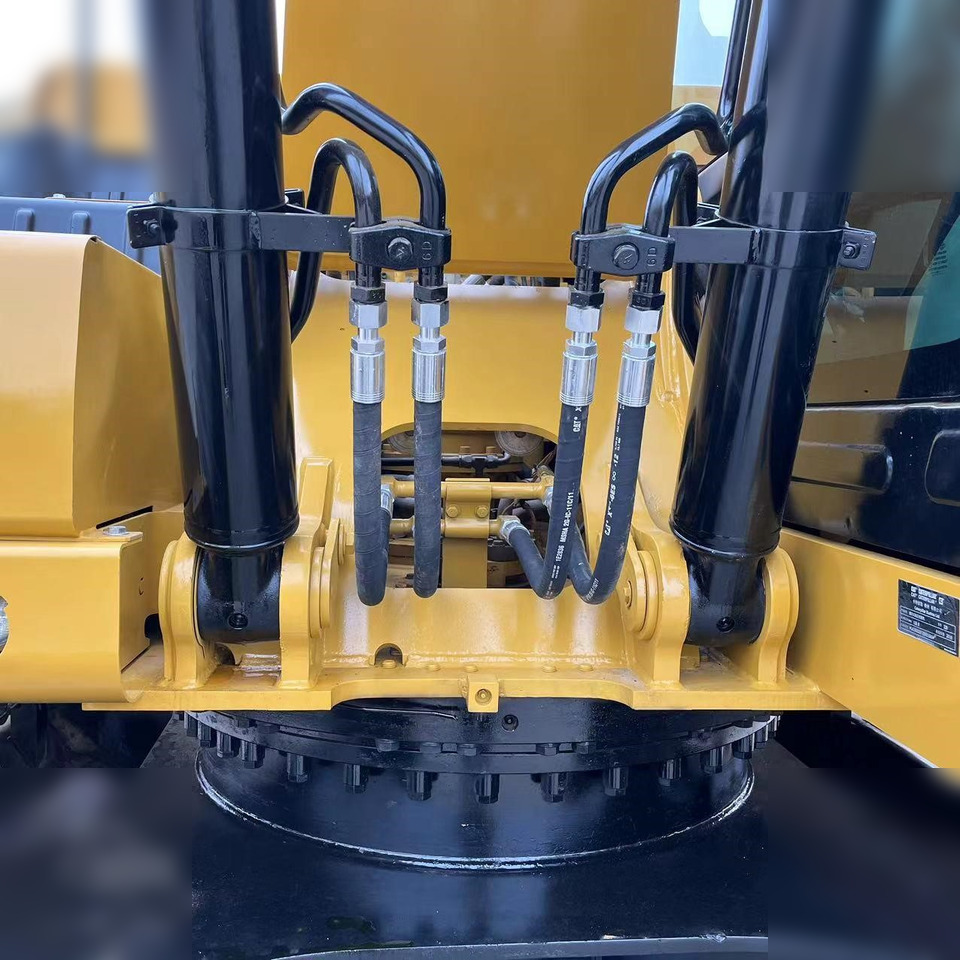 Crawler excavator CATERPILLAR 320: picture 6