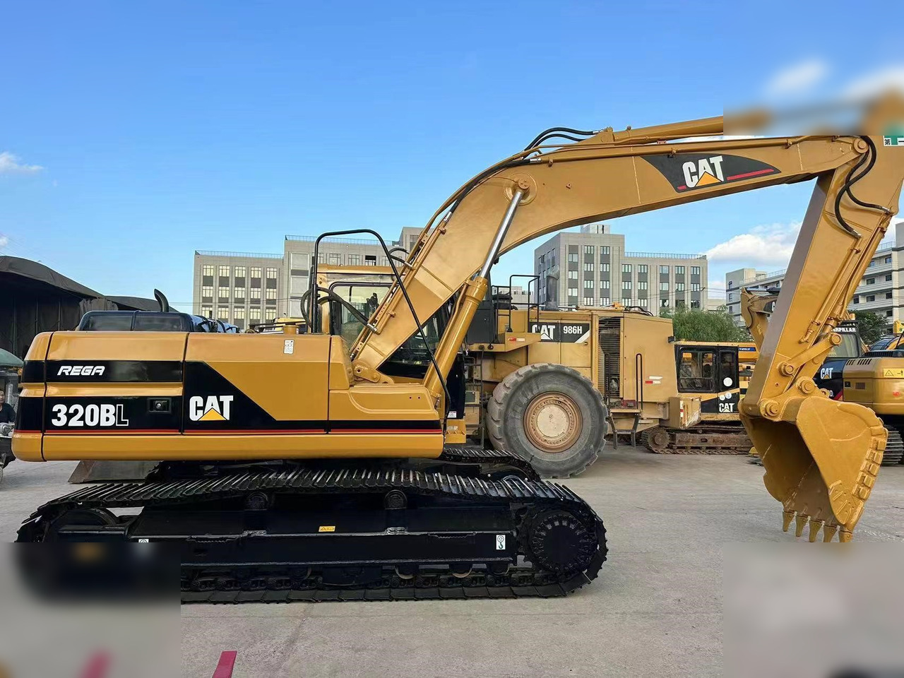 CATERPILLAR 320BL - Crawler excavator: picture 1 CATERPILLAR 320BL - Crawler excavator: picture 1