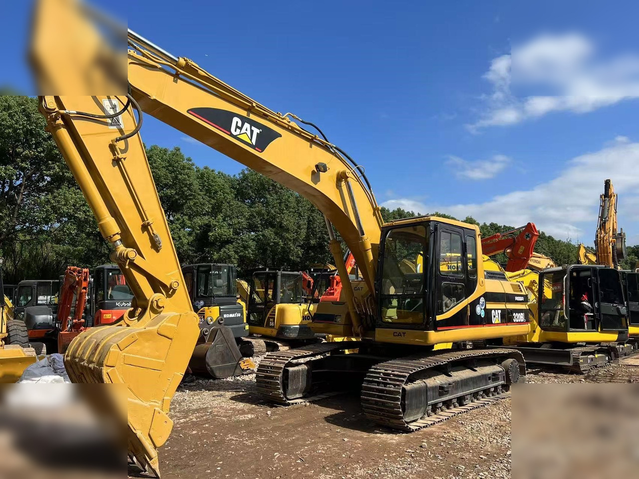 CATERPILLAR 320BL - Crawler excavator: picture 2 CATERPILLAR 320BL - Crawler excavator: picture 2