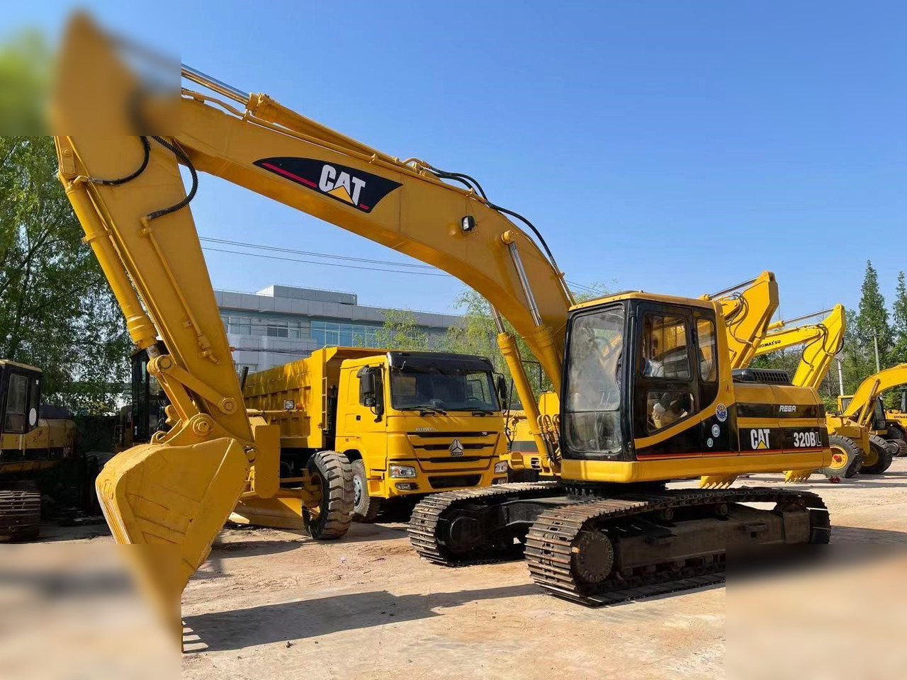 CATERPILLAR 320BL - Crawler excavator: picture 1 CATERPILLAR 320BL - Crawler excavator: picture 1