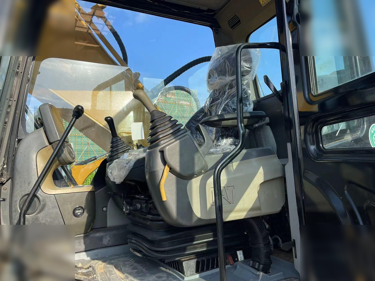 Crawler excavator CATERPILLAR 320DL: picture 6