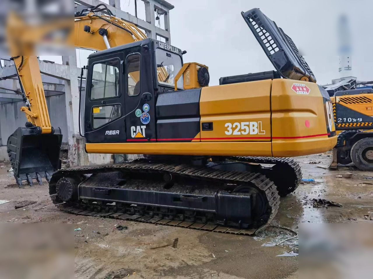 CATERPILLAR 325BL - Crawler excavator: picture 1 CATERPILLAR 325BL - Crawler excavator: picture 1