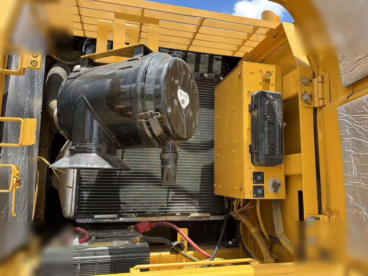 Crawler excavator CATERPILLAR 325CL: picture 8