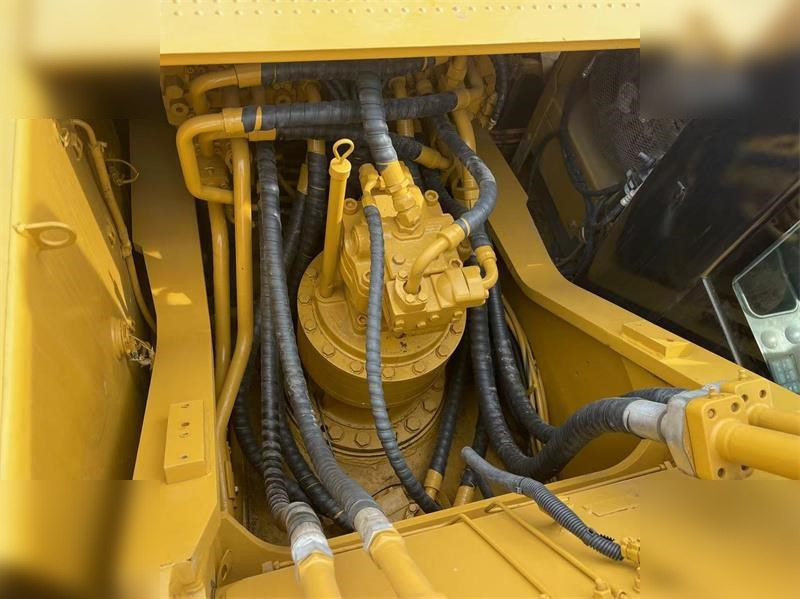 Crawler excavator CATERPILLAR 330D2: picture 9