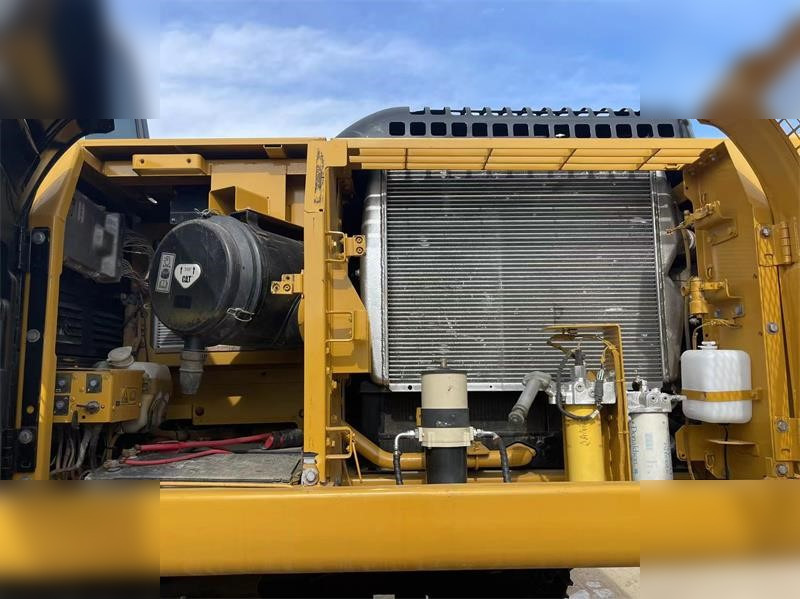 Crawler excavator CATERPILLAR 330D2: picture 7