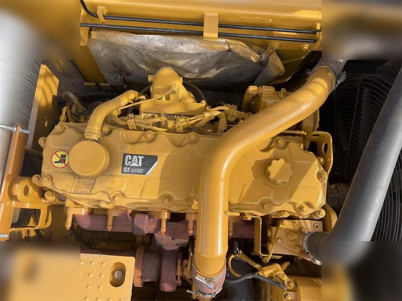 Crawler excavator CATERPILLAR 330D2: picture 10