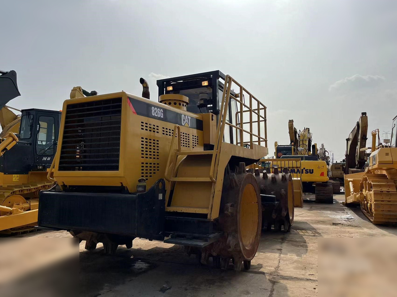 CATERPILLAR 826G - Compactor: picture 2 CATERPILLAR 826G - Compactor: picture 2