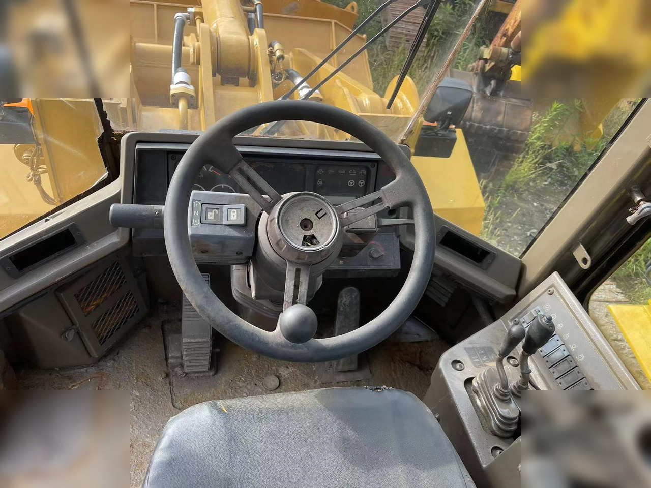 Wheel loader CATERPILLAR 938F: picture 9