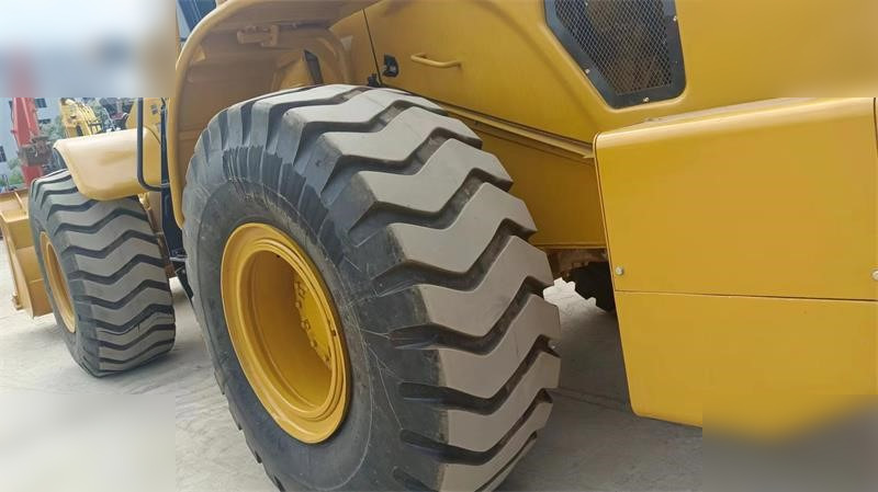 Wheel loader CATERPILLAR 966L: picture 6