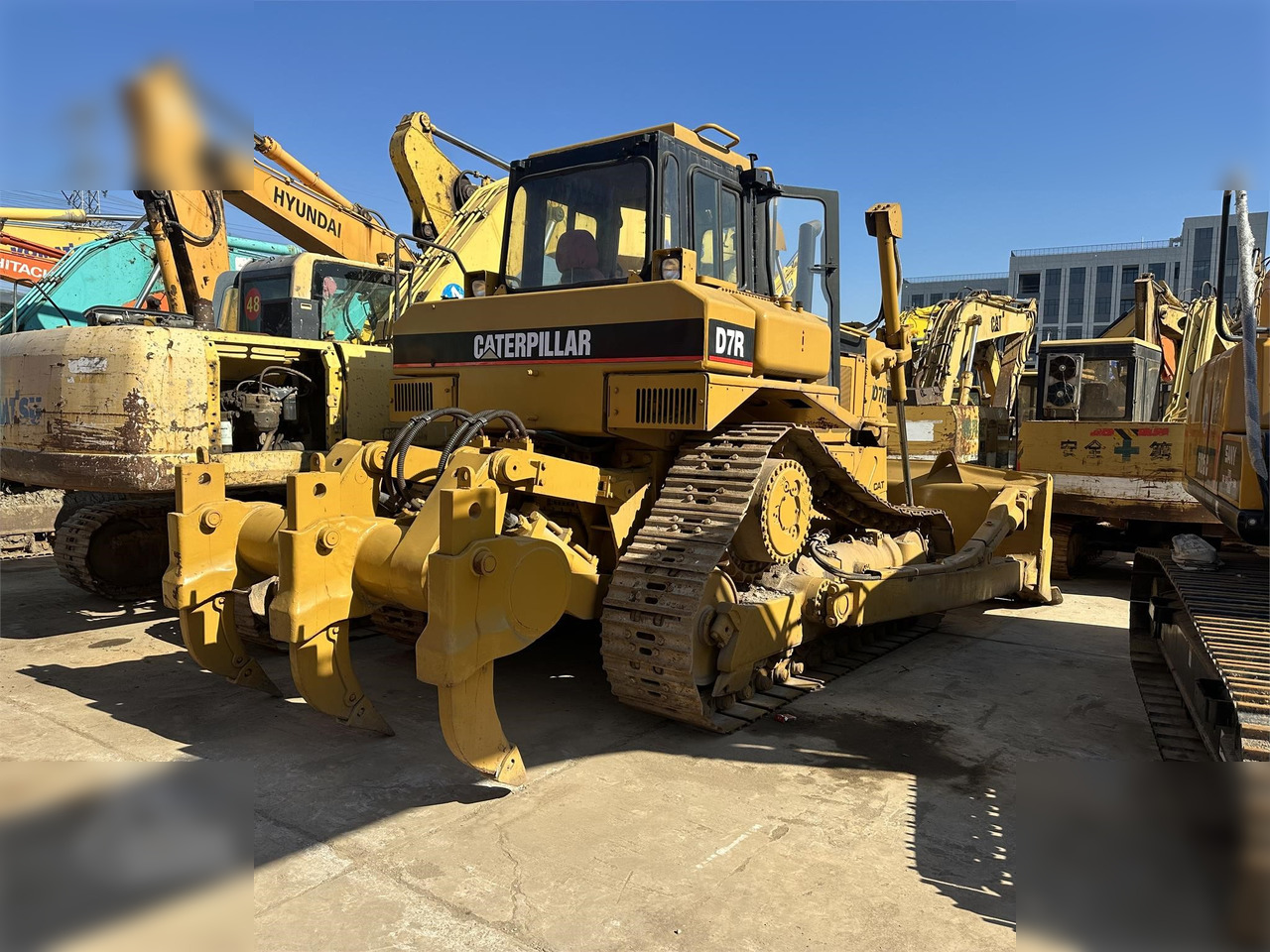 CATERPILLAR D7R II - Bulldozer: picture 1 CATERPILLAR D7R II - Bulldozer: picture 1