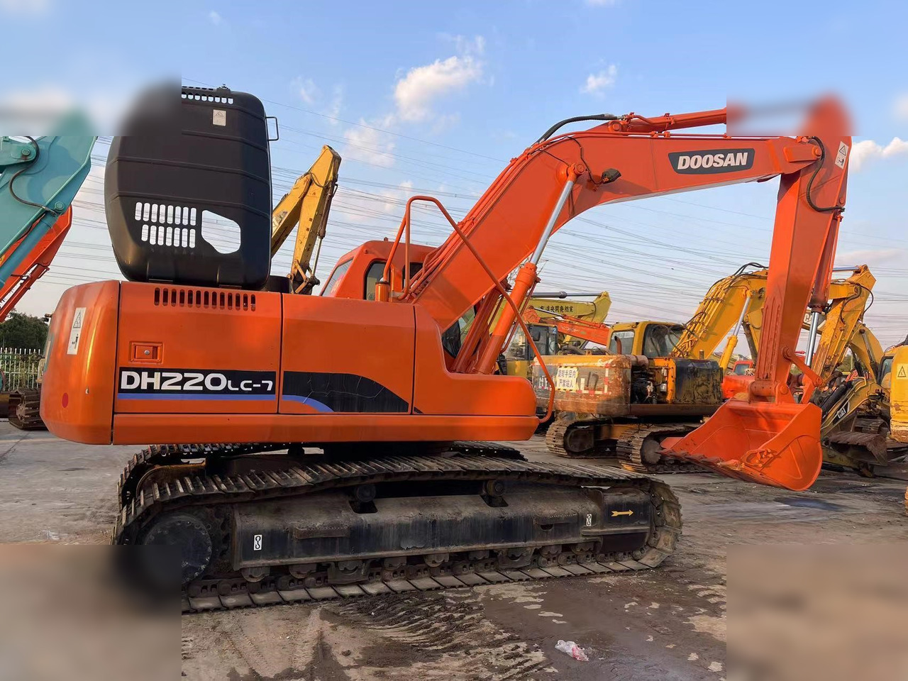 DOOSAN DH220 LC-7 - Crawler excavator: picture 2 DOOSAN DH220 LC-7 - Crawler excavator: picture 2