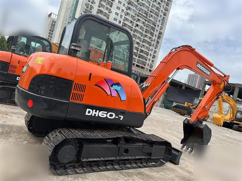 DOOSAN DH60-7 - Crawler excavator: picture 1 DOOSAN DH60-7 - Crawler excavator: picture 1