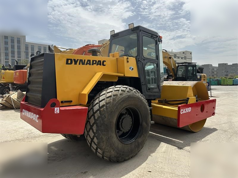 DYNAPAC CA30D - Roller: picture 1 DYNAPAC CA30D - Roller: picture 1