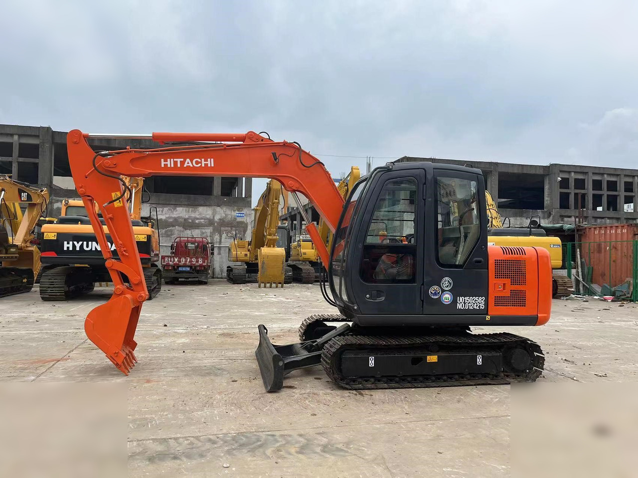 Crawler excavator HITACHI ZX70: picture 6