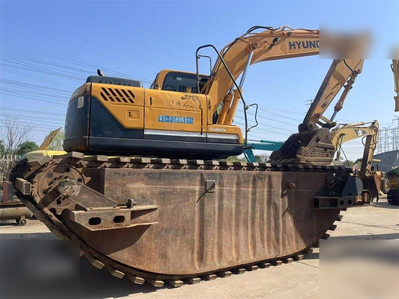 HYUNDAI ROBEX 150 LC-9 - Amphibious excavator: picture 1 HYUNDAI ROBEX 150 LC-9 - Amphibious excavator: picture 1