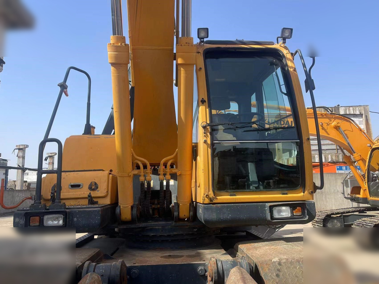 HYUNDAI ROBEX 210W-9 - Wheel excavator: picture 5 HYUNDAI ROBEX 210W-9 - Wheel excavator: picture 5