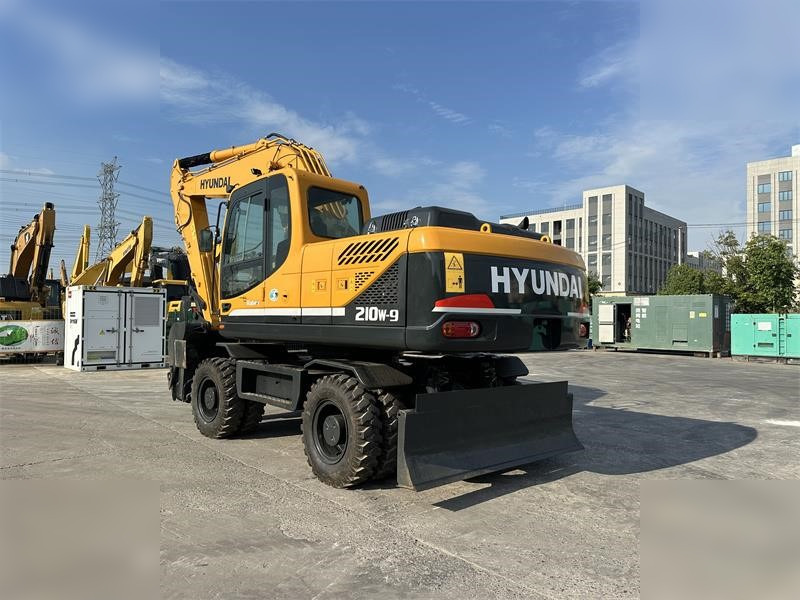 HYUNDAI ROBEX 210W-9 - Wheel excavator: picture 2 HYUNDAI ROBEX 210W-9 - Wheel excavator: picture 2
