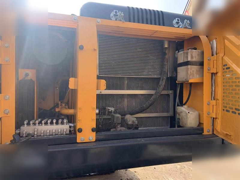 HYUNDAI ROBEX 220 LC-9S - Crawler excavator: picture 5 HYUNDAI ROBEX 220 LC-9S - Crawler excavator: picture 5