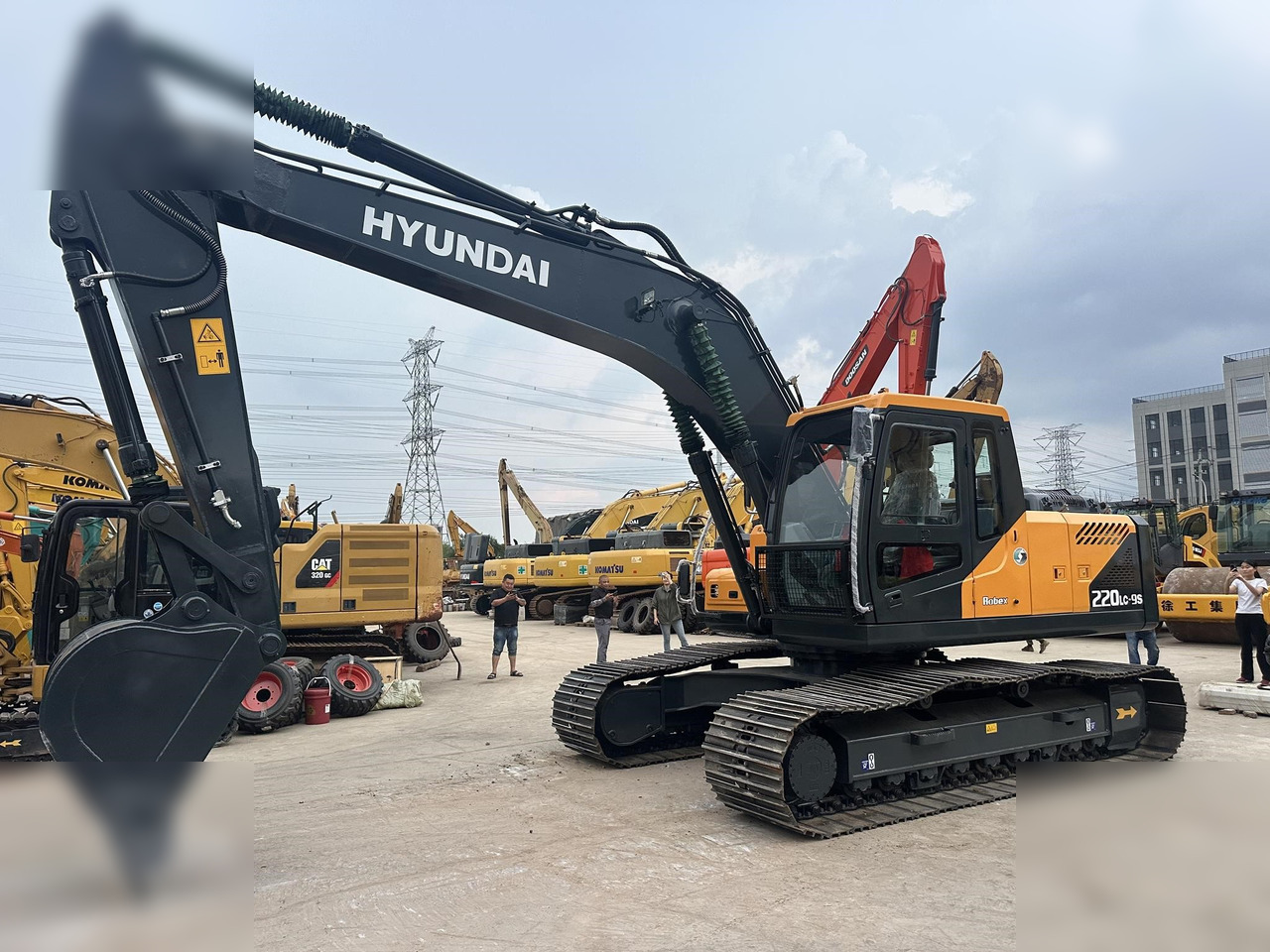 HYUNDAI ROBEX 220 LC-9S - Crawler excavator: picture 2 HYUNDAI ROBEX 220 LC-9S - Crawler excavator: picture 2