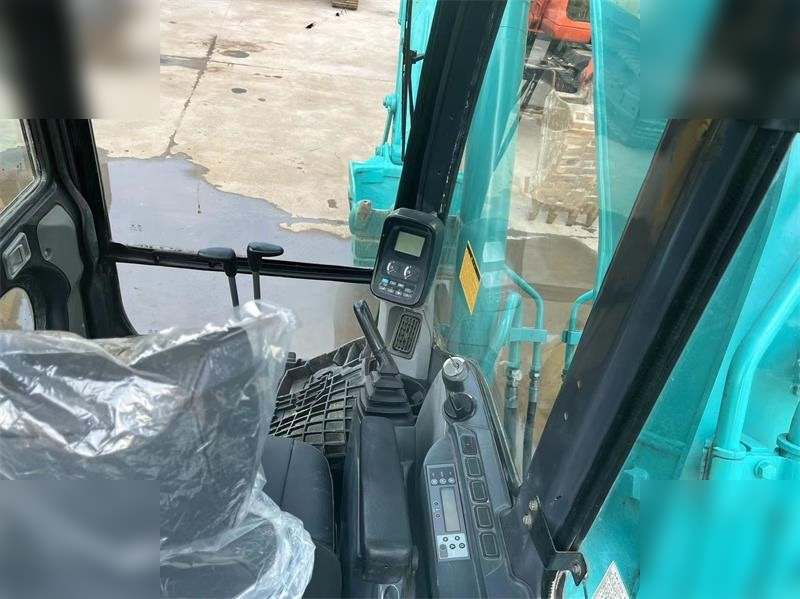 KOBELCO SK200-8 - Crawler excavator: picture 4 KOBELCO SK200-8 - Crawler excavator: picture 4