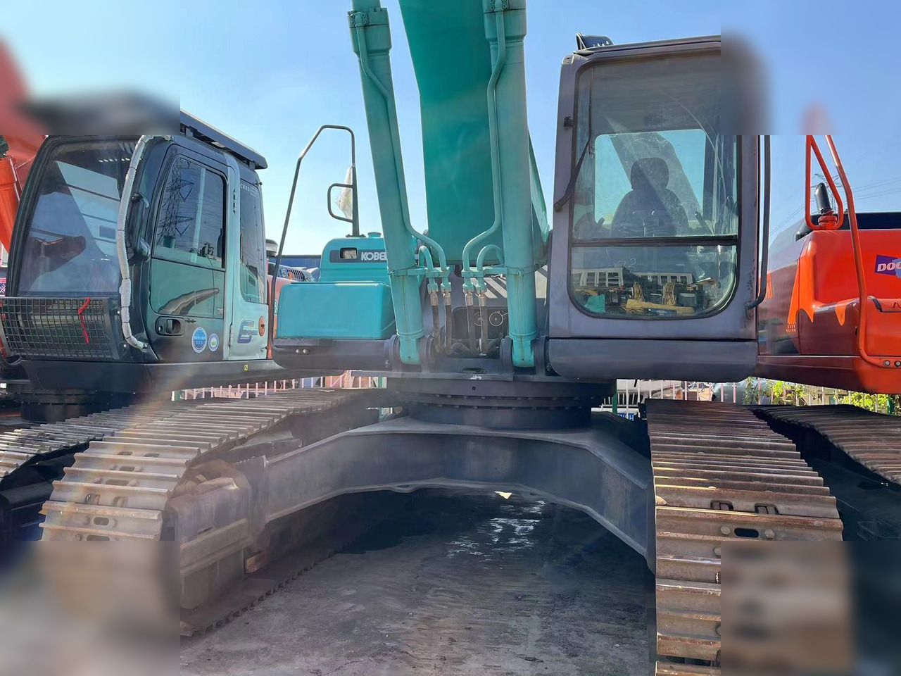KOBELCO SK350D - Crawler excavator: picture 2 KOBELCO SK350D - Crawler excavator: picture 2