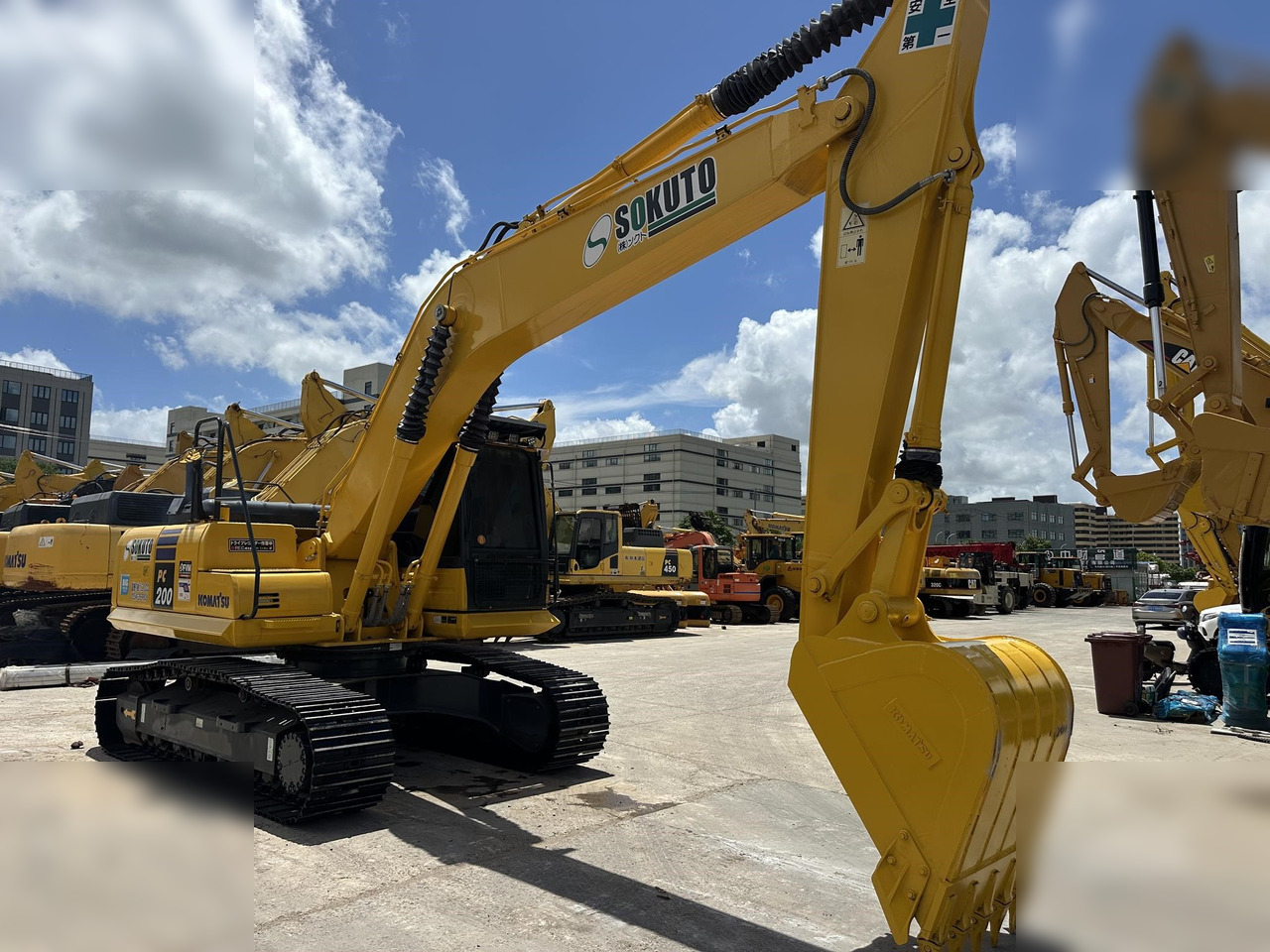 KOMATSU PC200-8 - Crawler excavator: picture 3 KOMATSU PC200-8 - Crawler excavator: picture 3