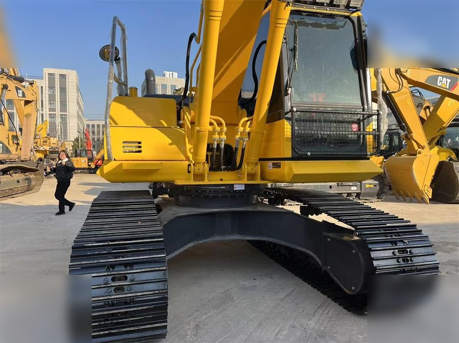 KOMATSU PC200-8 - Crawler excavator: picture 5 KOMATSU PC200-8 - Crawler excavator: picture 5