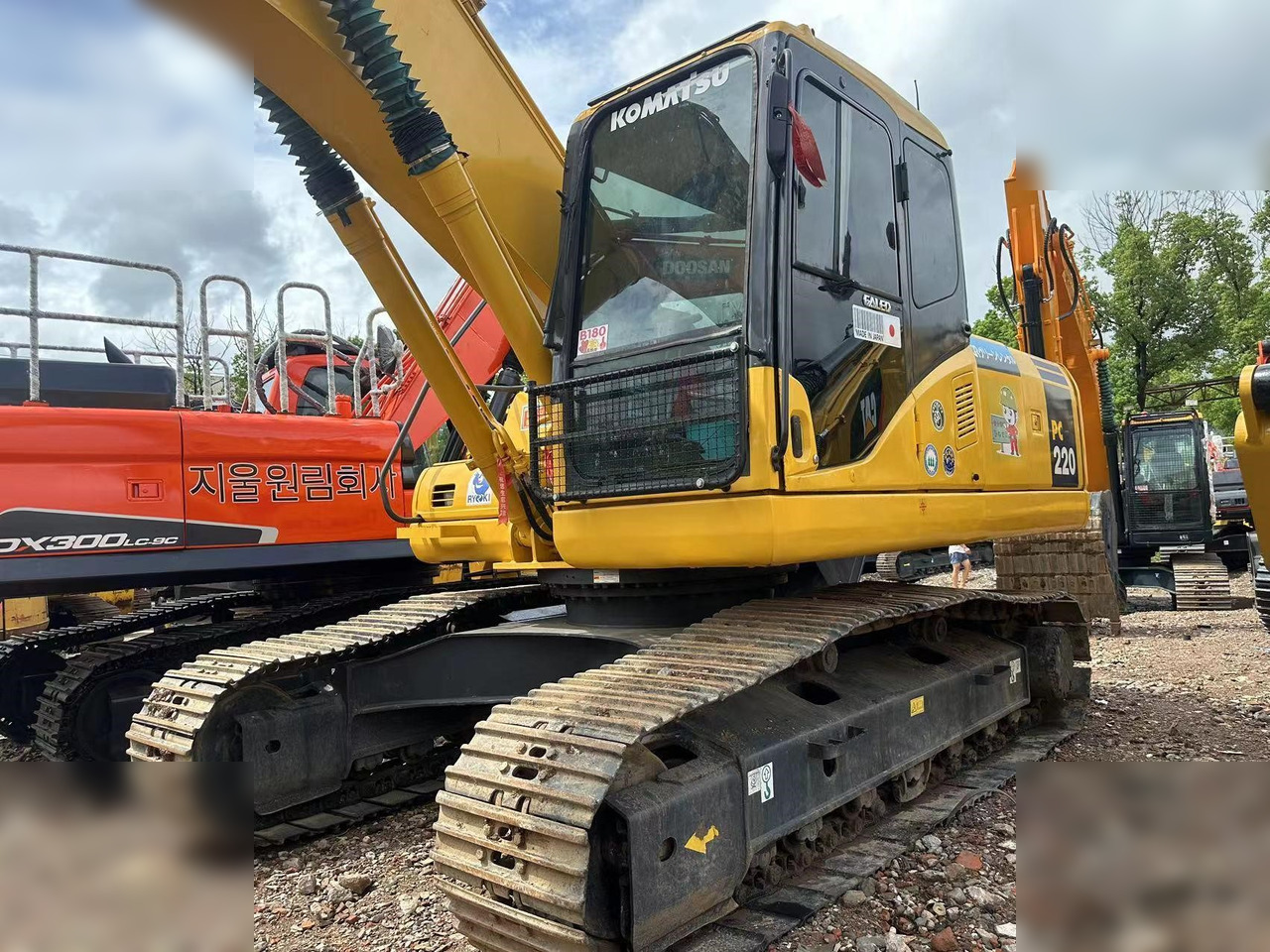 KOMATSU PC220-7 - Crawler excavator: picture 5 KOMATSU PC220-7 - Crawler excavator: picture 5