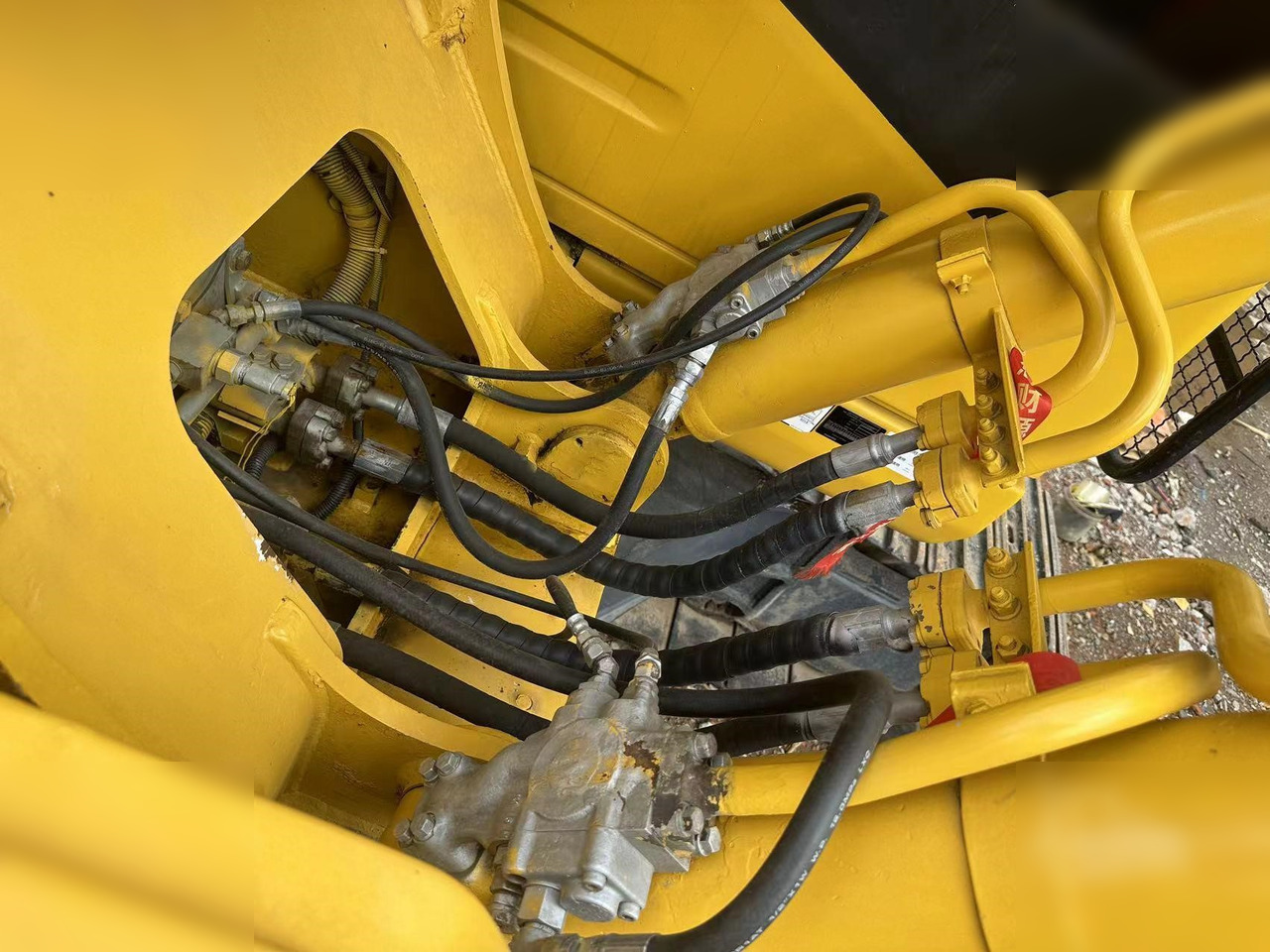 KOMATSU PC220-7 - Crawler excavator: picture 5 KOMATSU PC220-7 - Crawler excavator: picture 5