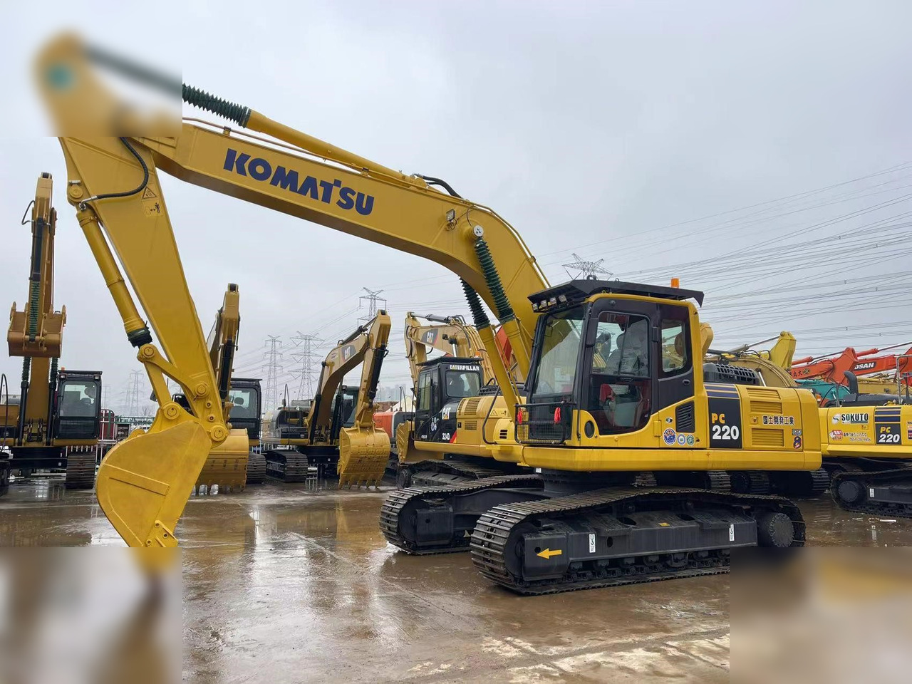 KOMATSU PC220-8 - Crawler excavator: picture 1 KOMATSU PC220-8 - Crawler excavator: picture 1