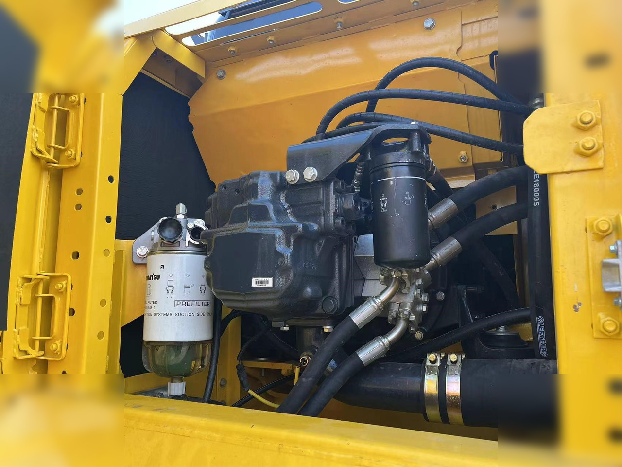 KOMATSU PC220-8M0 - Crawler excavator: picture 4 KOMATSU PC220-8M0 - Crawler excavator: picture 4