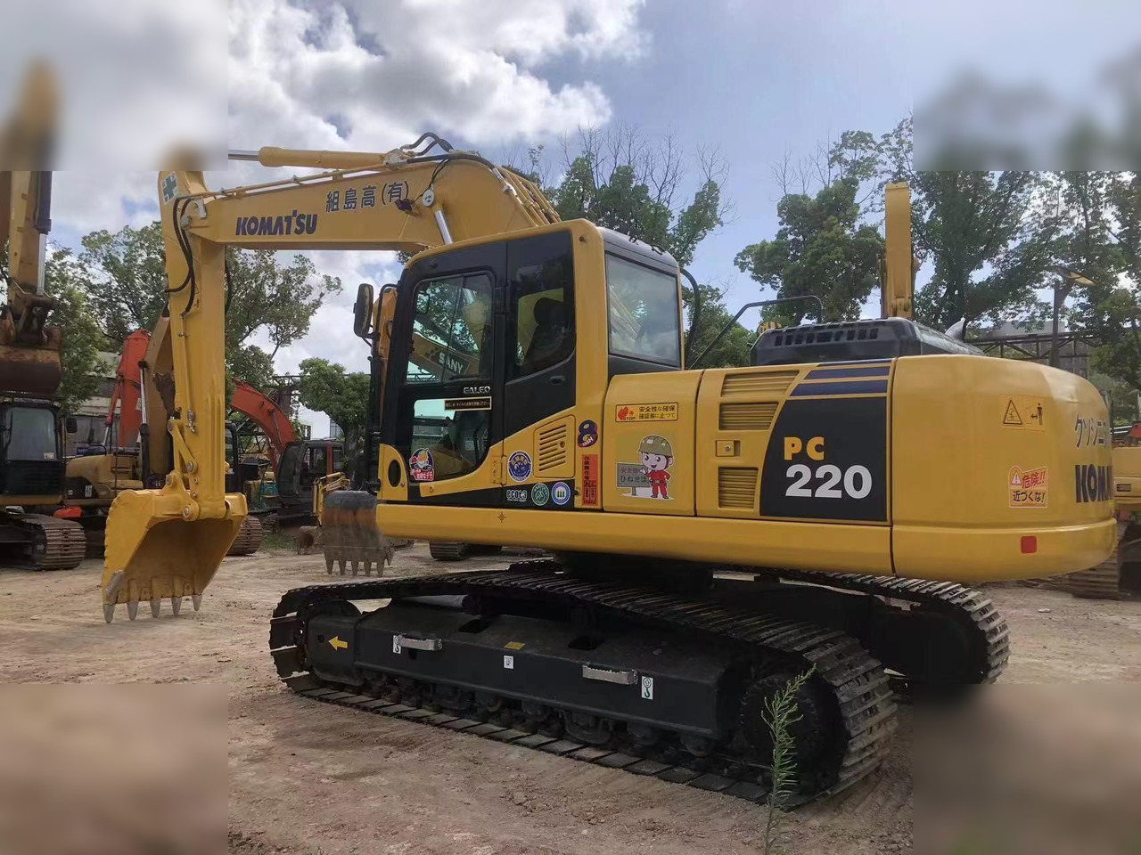 KOMATSU PC220-8N1 - Crawler excavator: picture 1 KOMATSU PC220-8N1 - Crawler excavator: picture 1