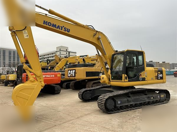 KOMATSU PC240 LC-8 - Crawler excavator: picture 3 KOMATSU PC240 LC-8 - Crawler excavator: picture 3