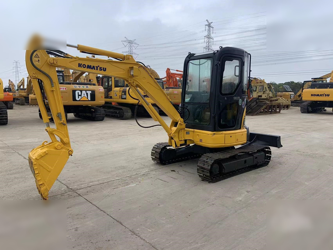KOMATSU PC35MR-2 - Mini excavator: picture 1 KOMATSU PC35MR-2 - Mini excavator: picture 1