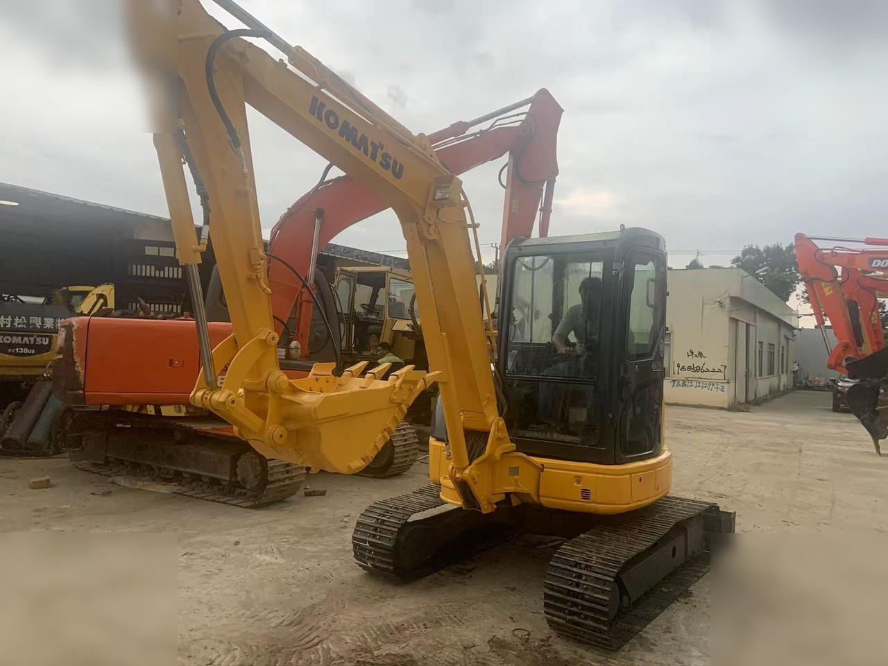 KOMATSU PC40MR-2 - Mini excavator: picture 4 KOMATSU PC40MR-2 - Mini excavator: picture 4