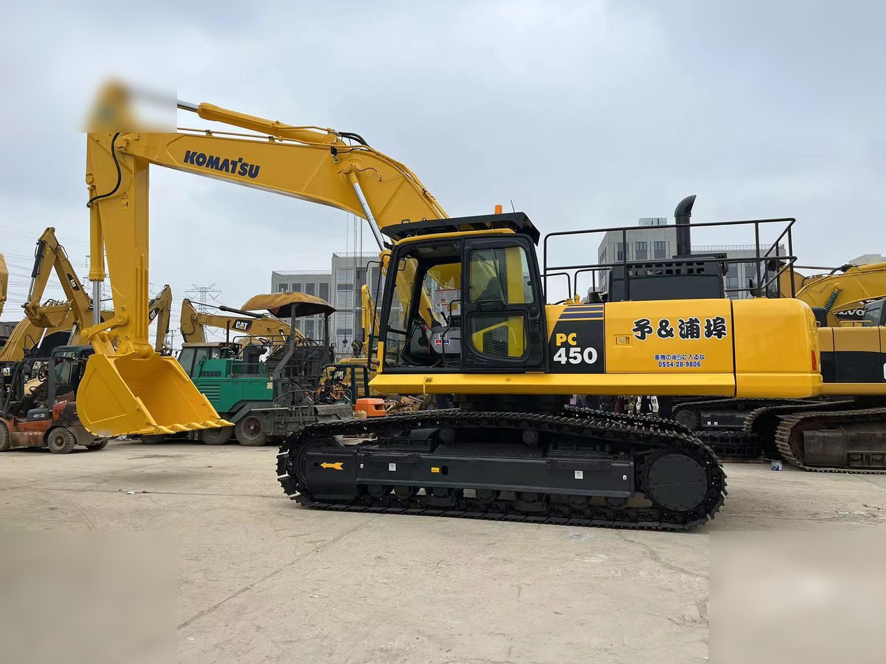 KOMATSU PC450-8 - Crawler excavator: picture 2 KOMATSU PC450-8 - Crawler excavator: picture 2