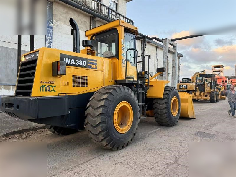 KOMATSU WA380-3 - Wheel loader: picture 3 KOMATSU WA380-3 - Wheel loader: picture 3
