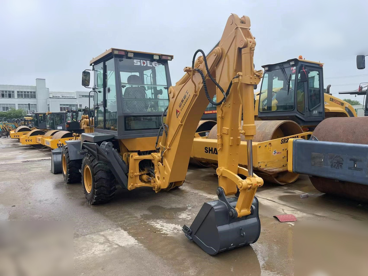SDLG LGB680 - Backhoe loader: picture 1 SDLG LGB680 - Backhoe loader: picture 1