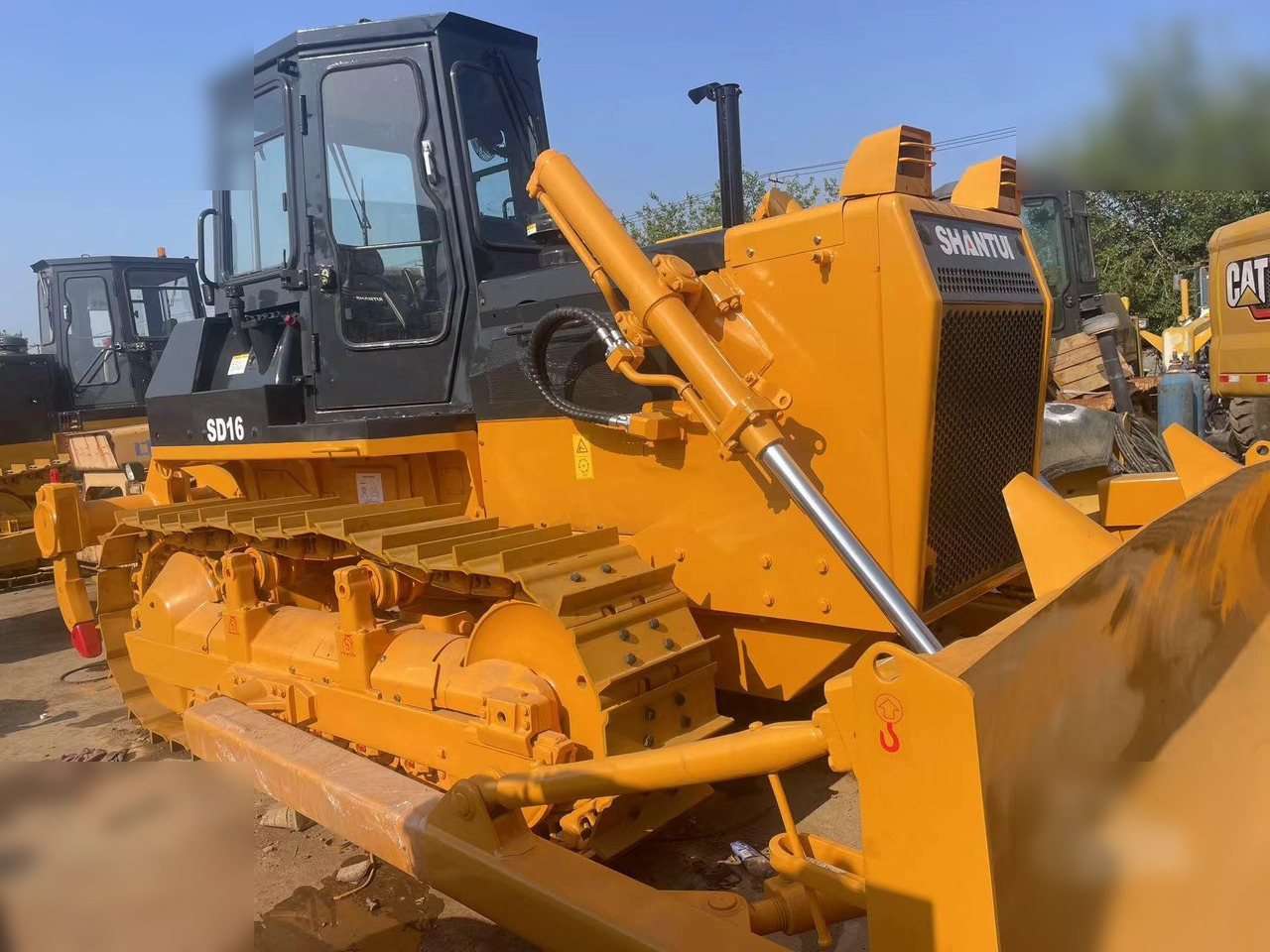 SHANTUI SD16 - Bulldozer: picture 1 SHANTUI SD16 - Bulldozer: picture 1
