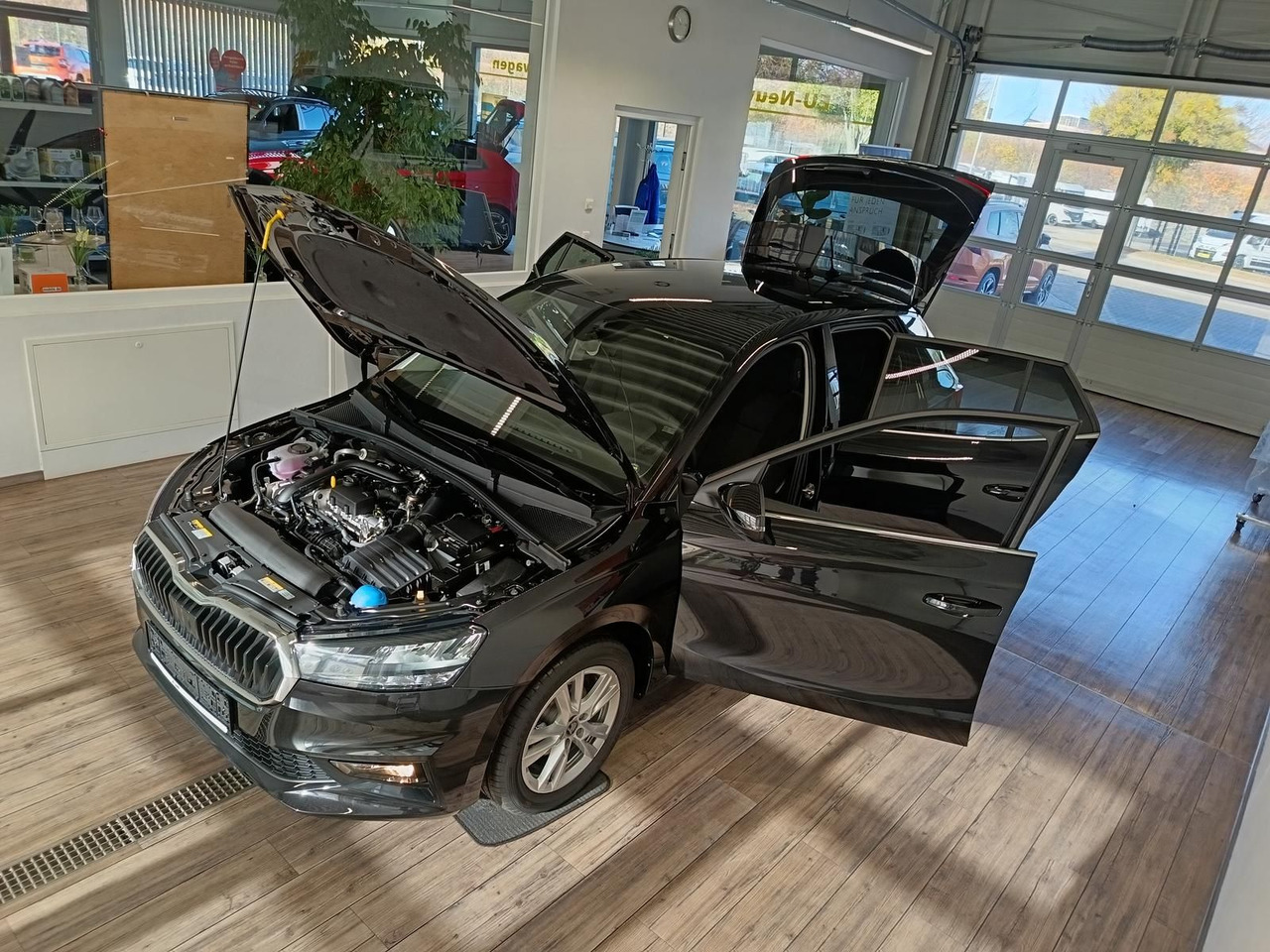 Skoda Fabia 130 Jahre 1,0 TSI*AHK-VORBER.*5J.GARANTIE* - Sedan: picture 2 Skoda Fabia 130 Jahre 1,0 TSI*AHK-VORBER.*5J.GARANTIE* - Sedan: picture 2