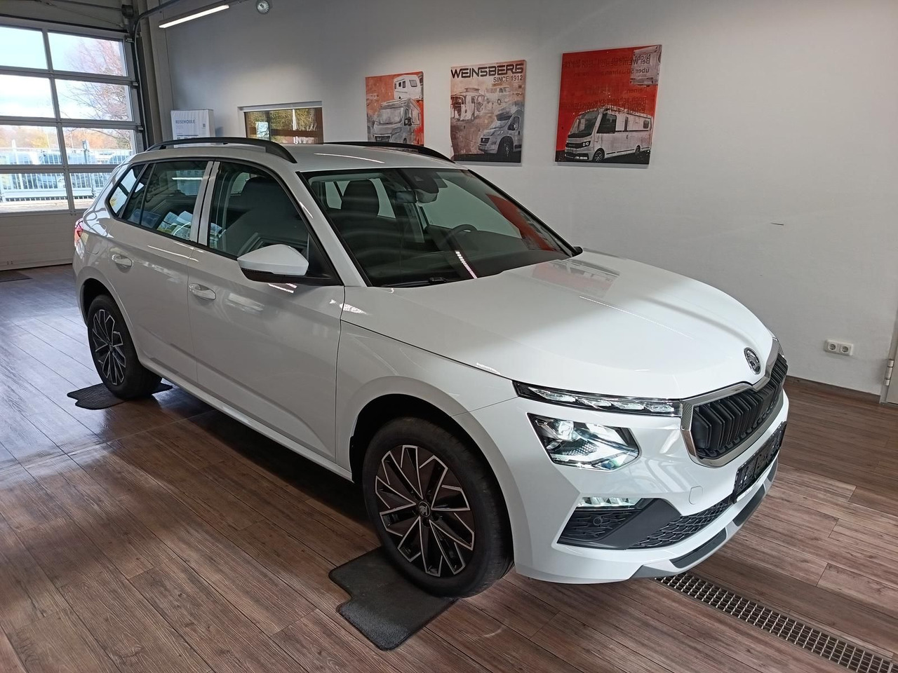 Skoda Kamiq 130 Jahre 1,5TSI DSG*AHK*ACC*LED*R-KAM*PDC - SUV: picture 3 Skoda Kamiq 130 Jahre 1,5TSI DSG*AHK*ACC*LED*R-KAM*PDC - SUV: picture 3