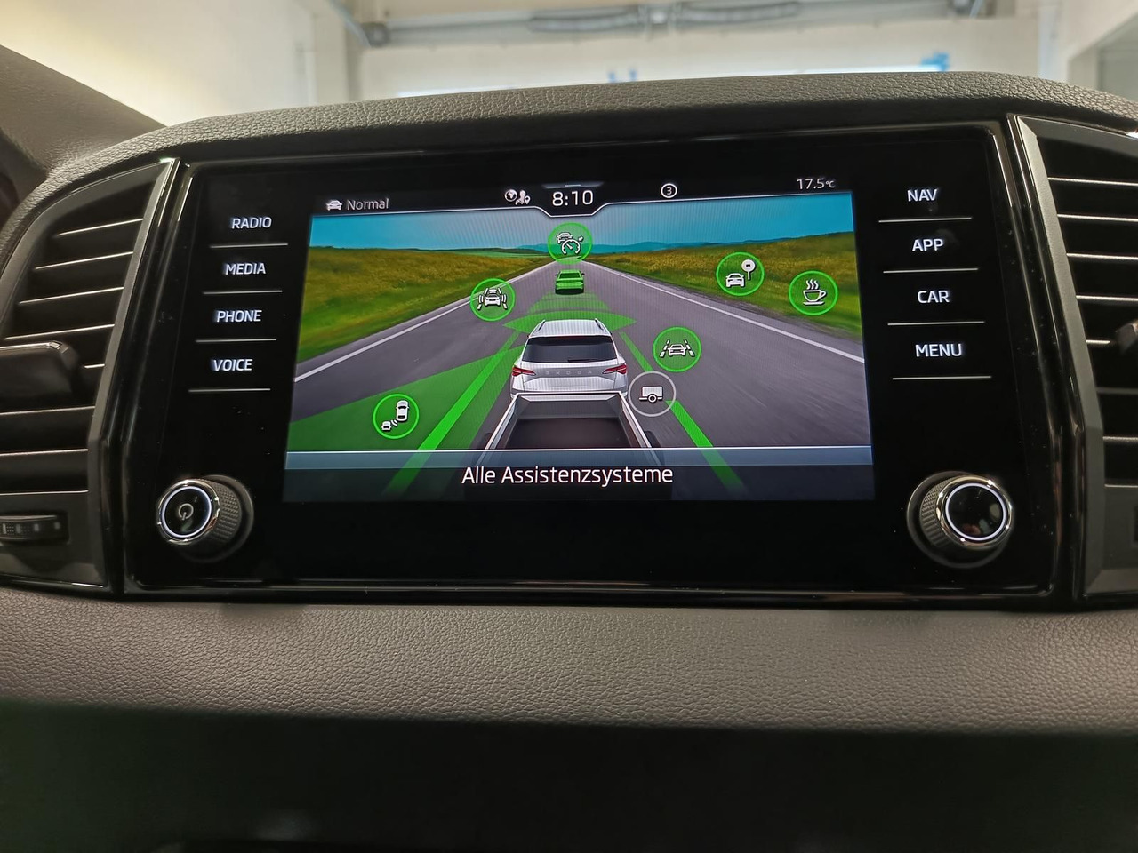 SUV Skoda Karoq Sportline 2,0 TDI DSG 4x4*AHK*PSD*STD.HZG*: picture 14 SUV Skoda Karoq Sportline 2,0 TDI DSG 4x4*AHK*PSD*STD.HZG*: picture 14